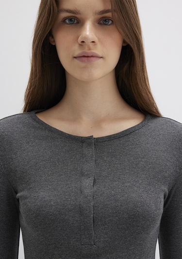  Mavi Düğme Detaylı Uzun Kollu Antrasit Crop Basic Tişört Crop / Kısa Kesim 1613403-80023