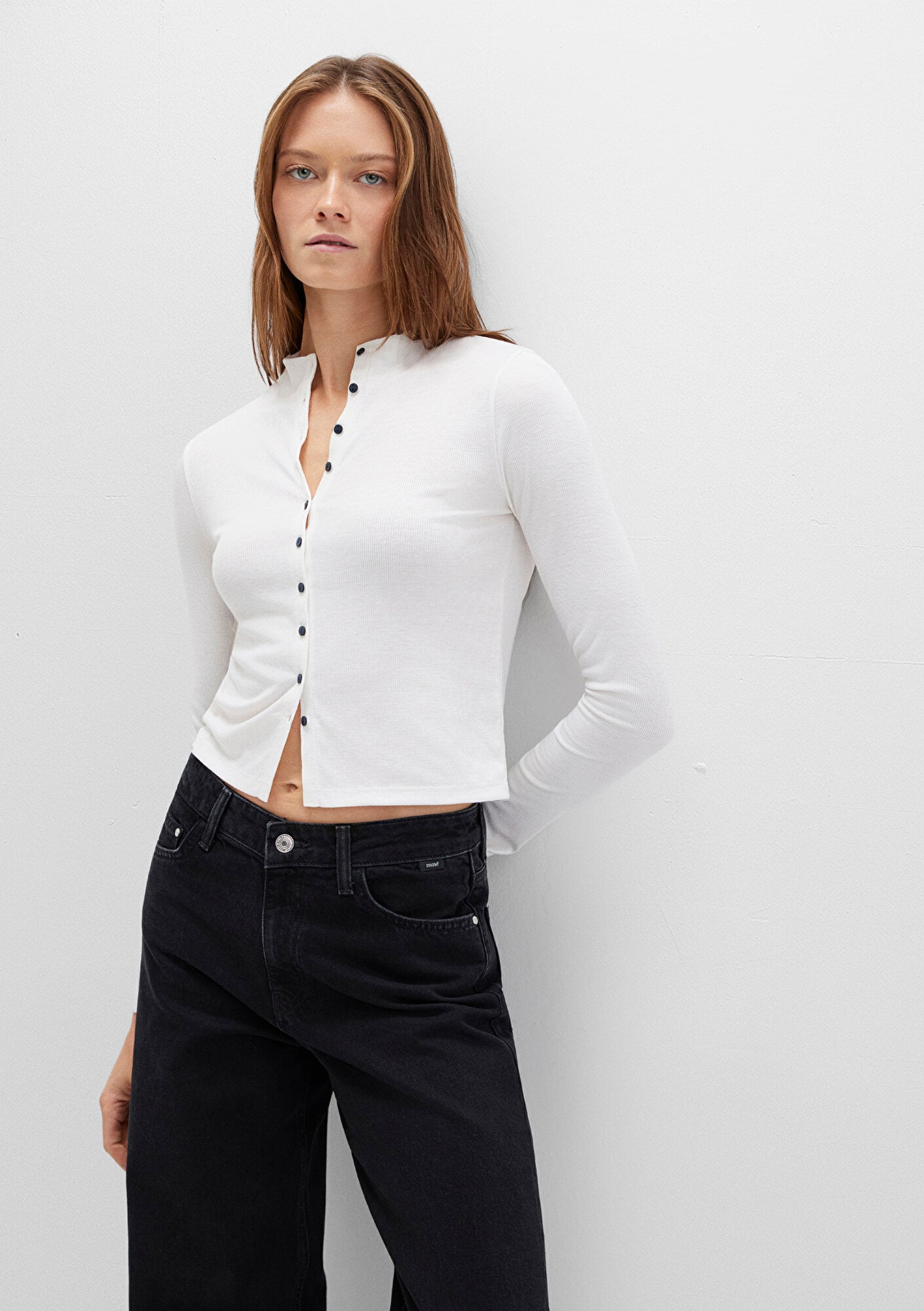  Mavi Düğme Detaylı Ekru Tişört Fitted / Vücuda Oturan Kesim 1613695-70057