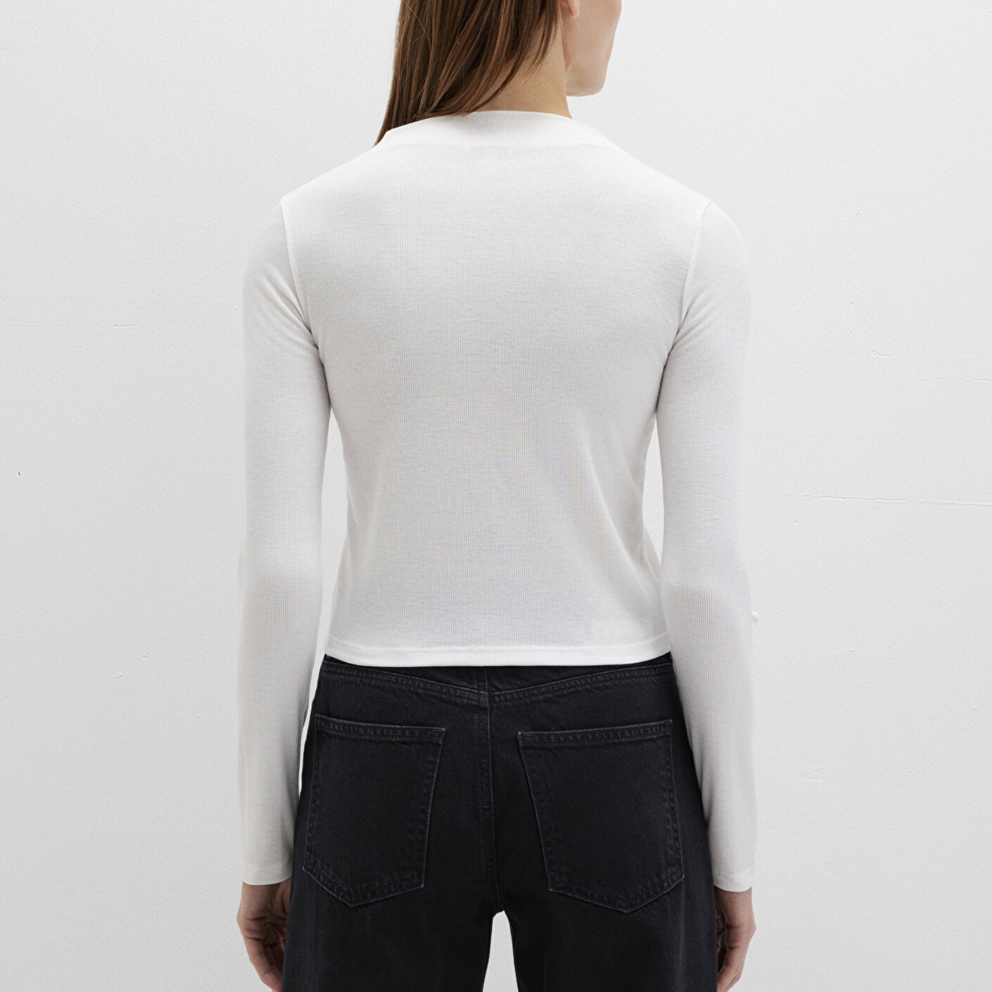 Mavi Düğme Detaylı Ekru Tişört Fitted / Vücuda Oturan Kesim 1613695-70057