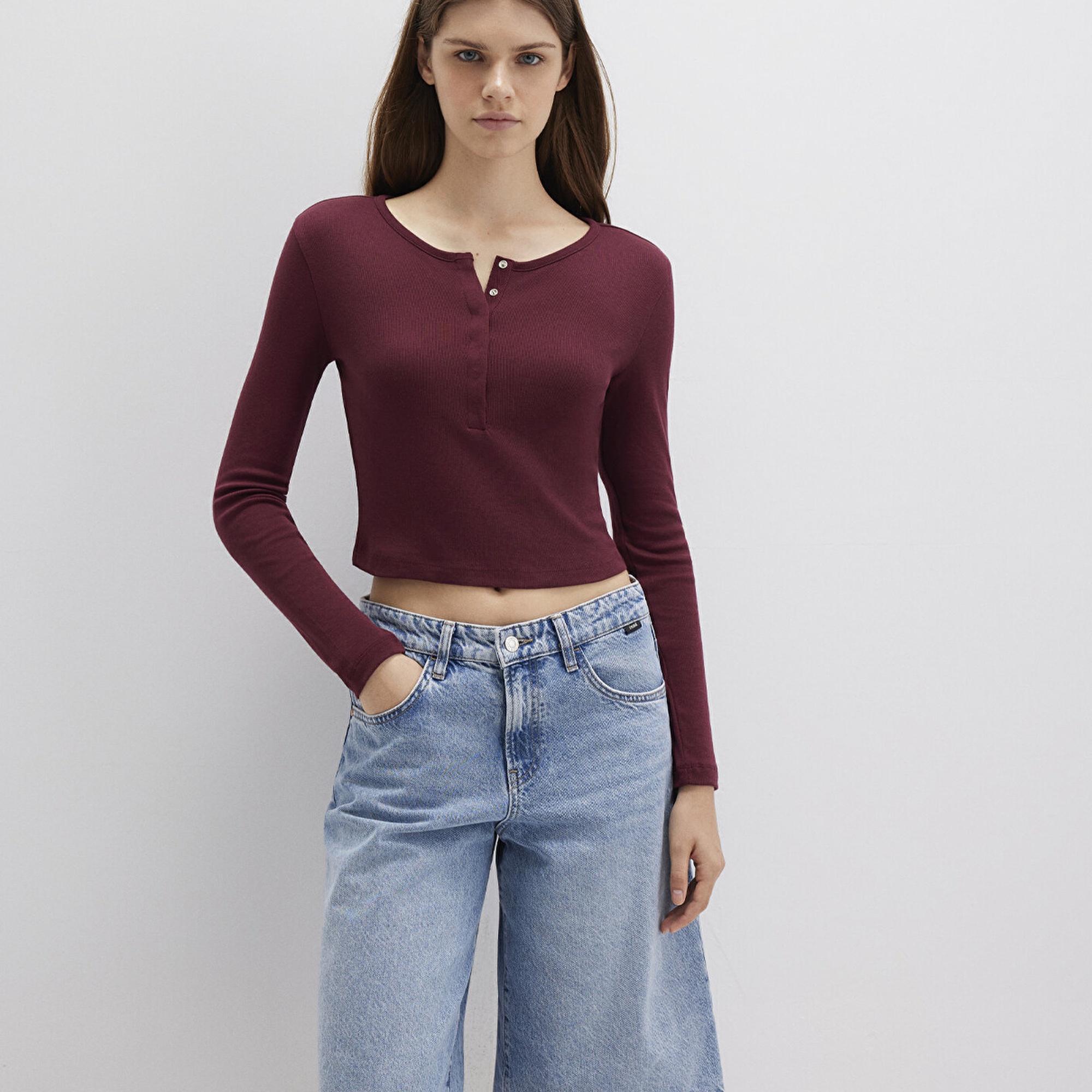 Mavi Düğme Detaylı Uzun Kollu Bordo Crop Basic Tişört Crop / Kısa Kesim 1613403-70426