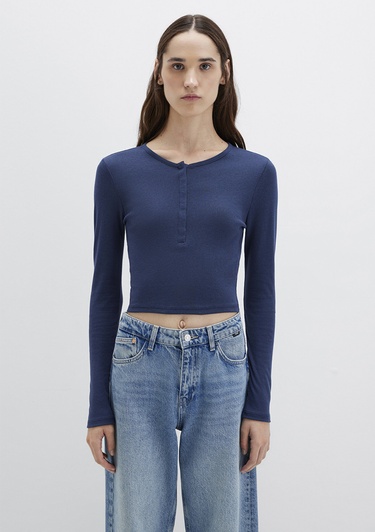  Mavi Düğme Detaylı Uzun Kollu Siyah Crop Basic Tişört Crop / Kısa Kesim 1613403-70487