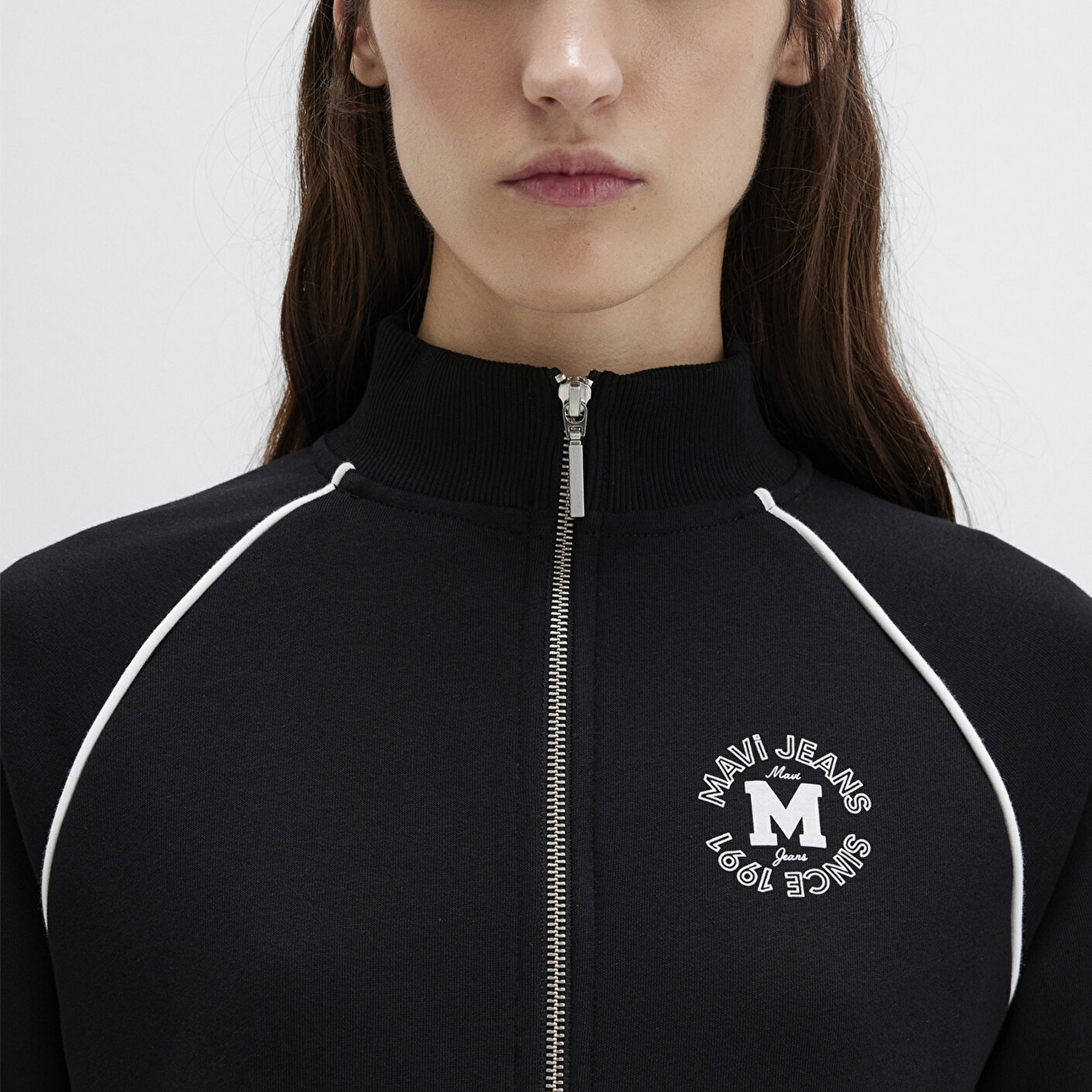 Mavi Biye Detaylı Fermuarlı Siyah Sweatshirt 1S10365-900