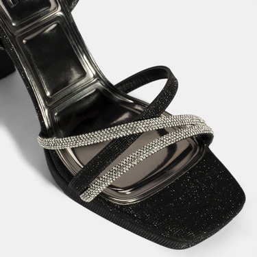  Kadın Siyah Ayarlanabilir Tokalı Taşlı Topuklu Abiye Sandalet