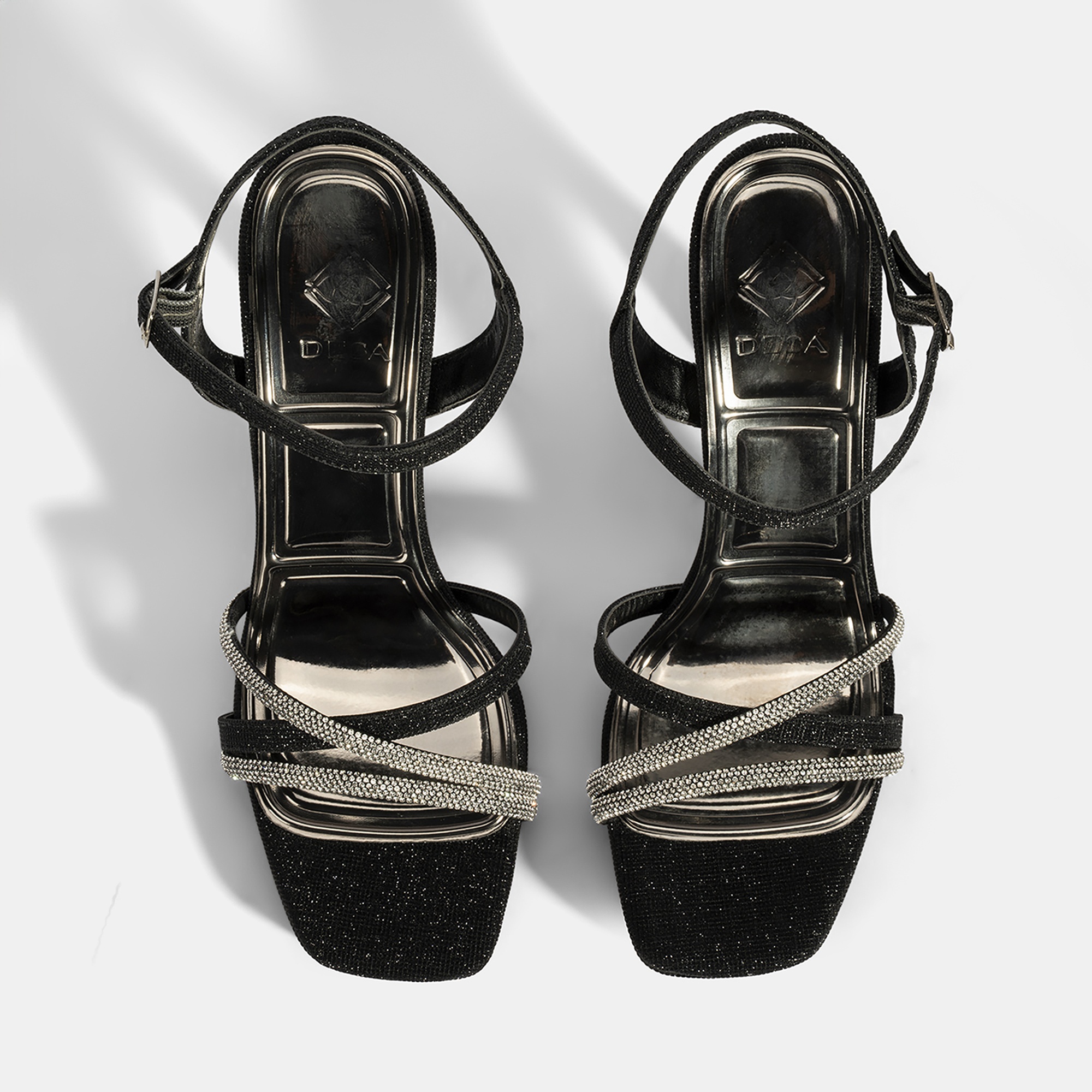 Kadın Siyah Ayarlanabilir Tokalı Taşlı Topuklu Abiye Sandalet