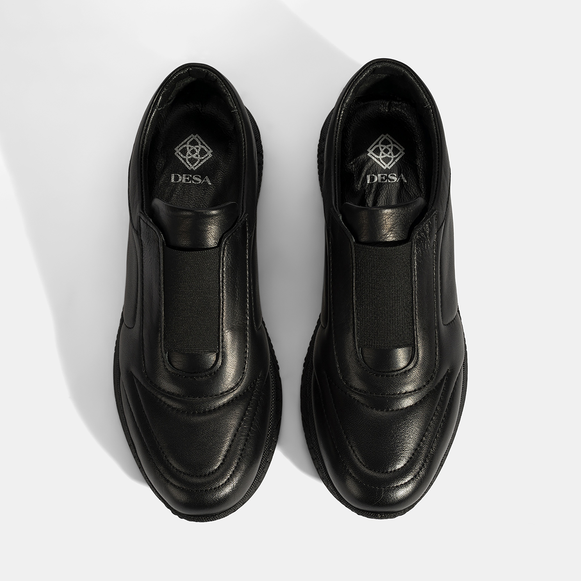 Kadın Siyah Lastikli Deri Spor Ayakkabı