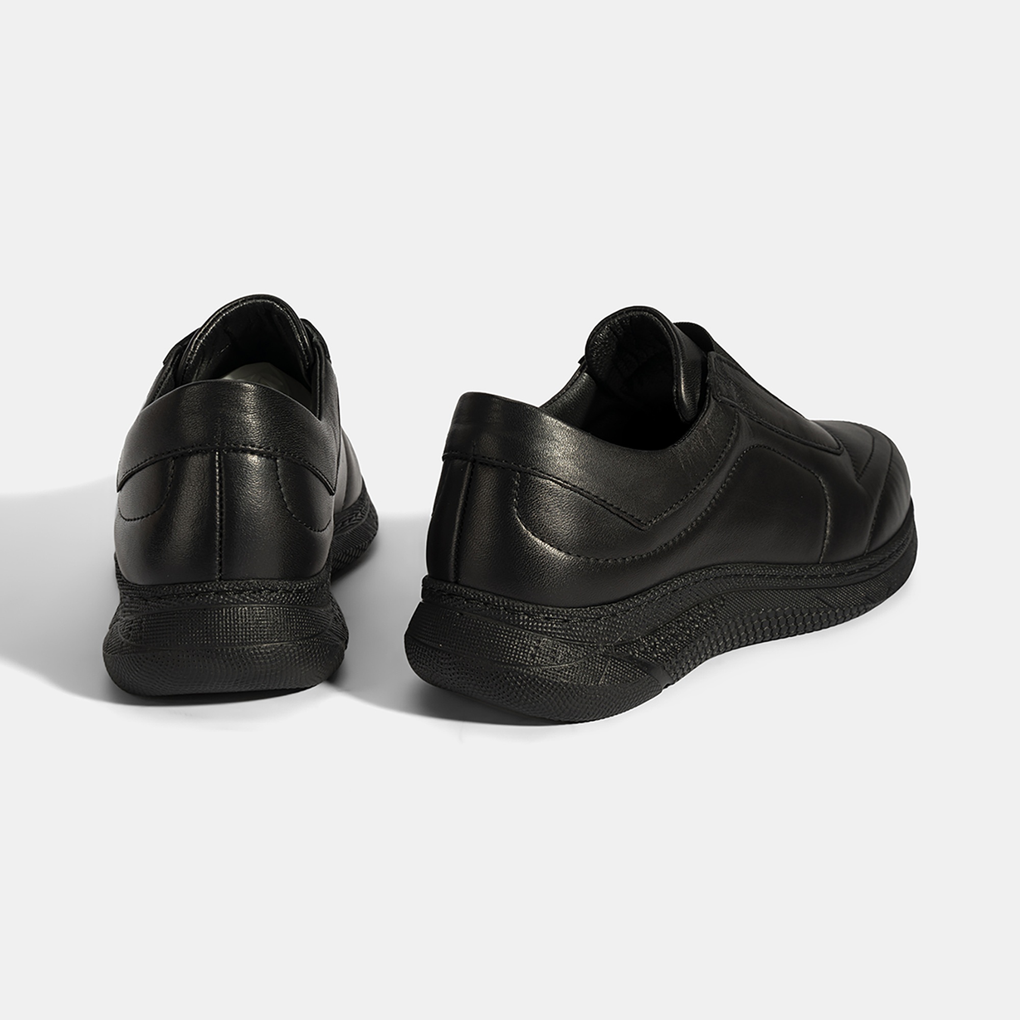 Kadın Siyah Lastikli Deri Spor Ayakkabı