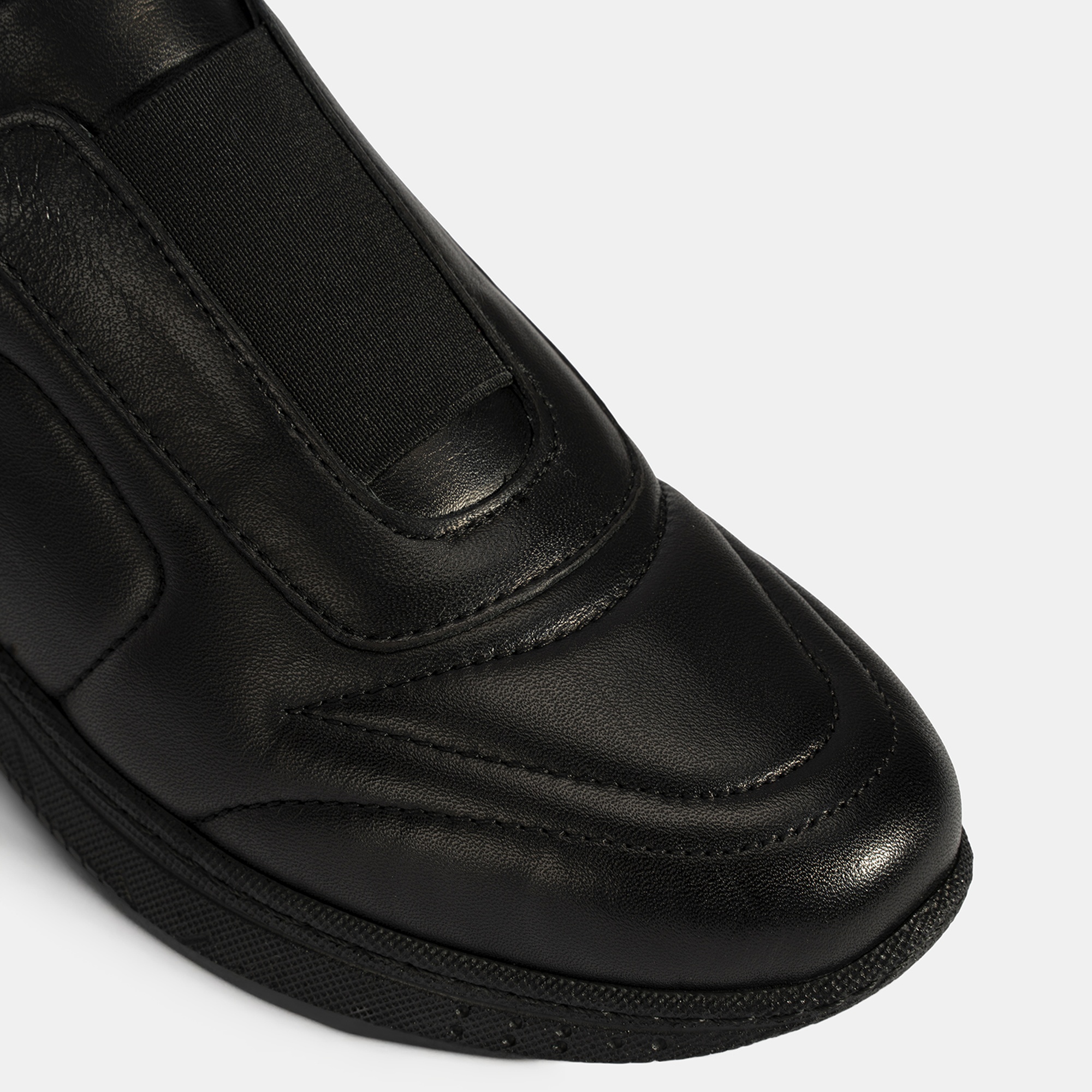 Kadın Siyah Lastikli Deri Spor Ayakkabı