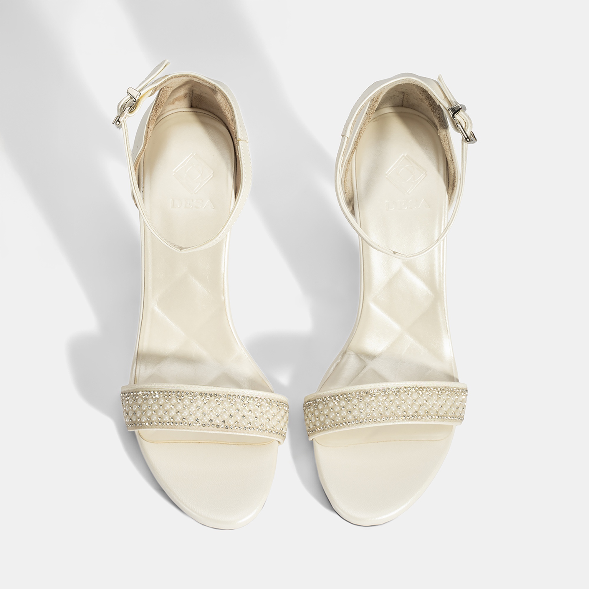 Kadın Beyaz Ayarlanabilir Tokalı Taşlı Topuklu Abiye Sandalet