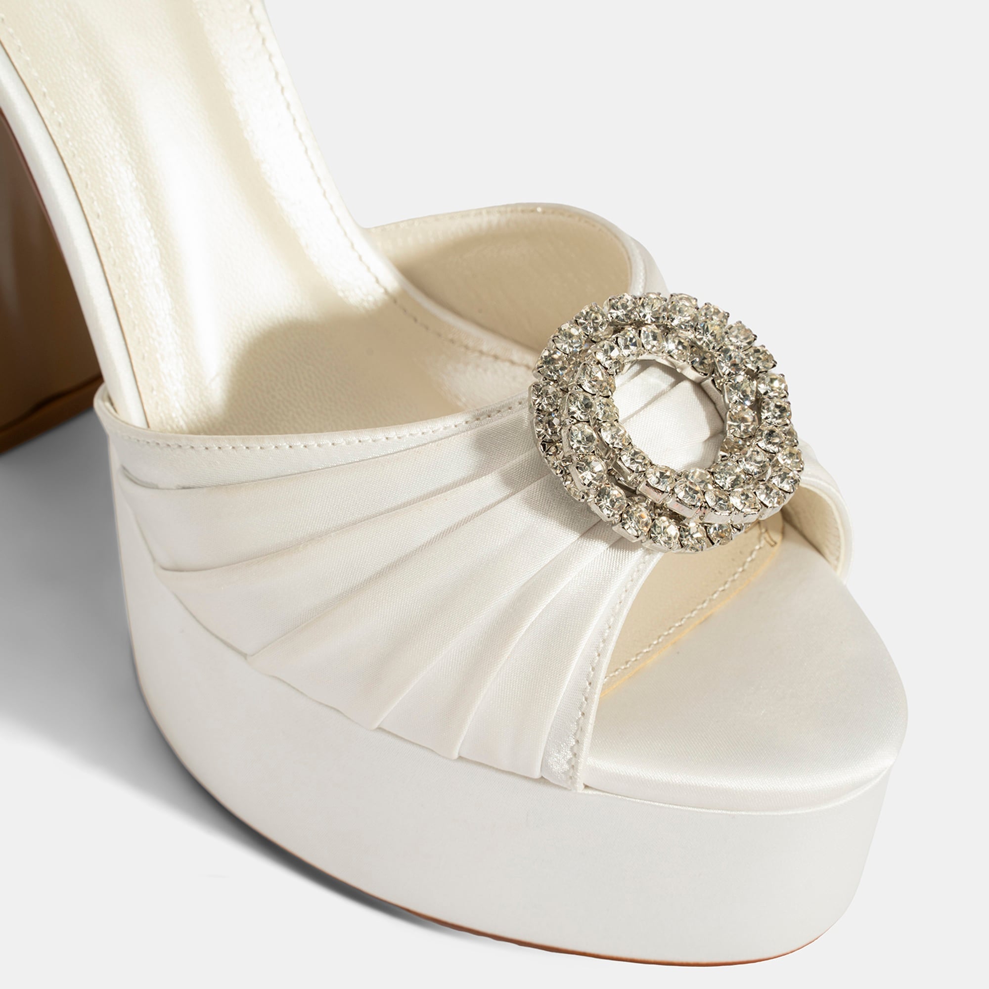 Kadın Beyaz Ayarlanabilir Tokalı Taşlı Topuklu Gelin Ayakkabısı