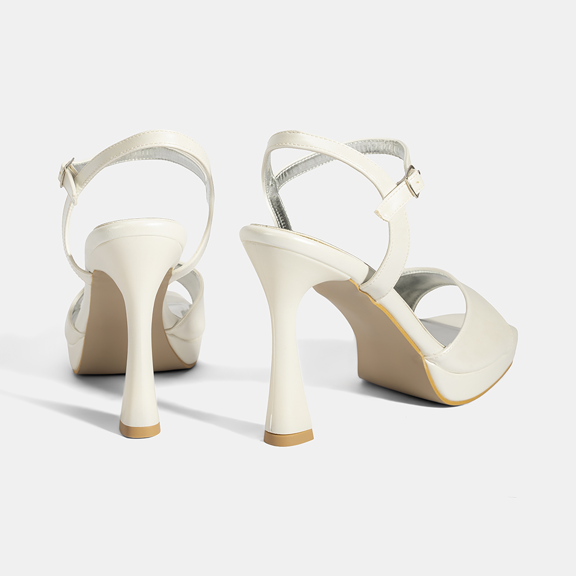 Kadın Beyaz Ayarlanabilir Tokalı Topuklu Gelin Ayakkabısı