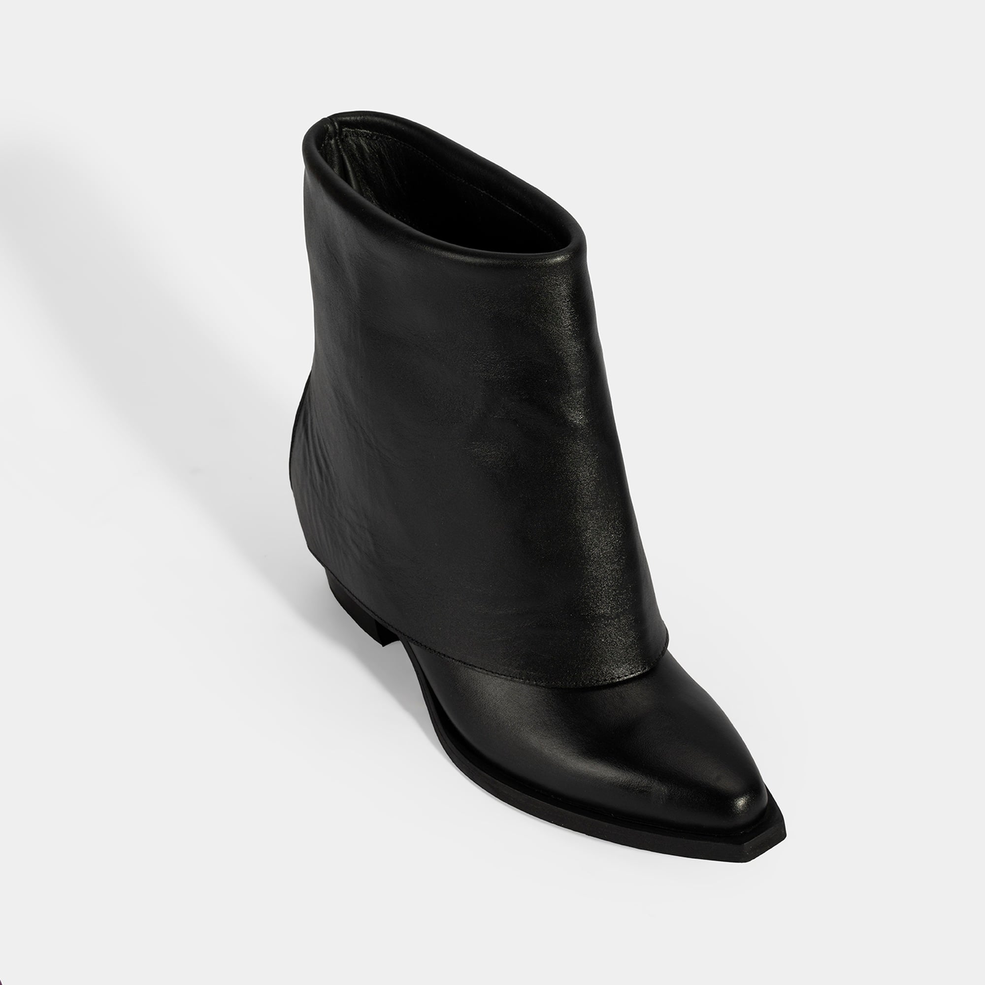 Kadın Siyah Katlama Detaylı Topuklu Deri Bot