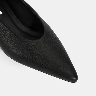  Kadın Siyah İnce Kısa Topuklu Deri Ayakkabı