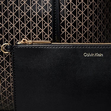  Calvin Klein Emblem Tote Pouch Kadın Siyah Çanta