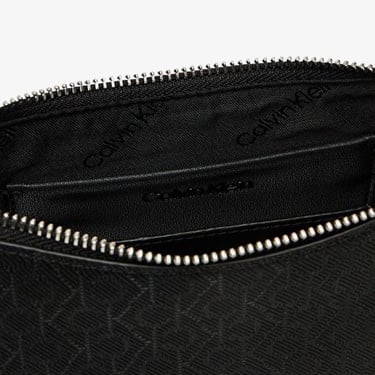  Calvin Klein Must Logo Strap Kadın Siyah El Çantası