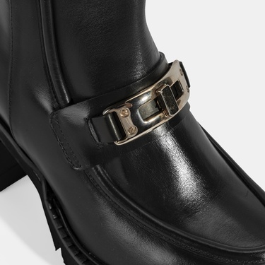  Luca Grossi Kadın Siyah Metal Kilit Detaylı Kalın Topuklu Bot