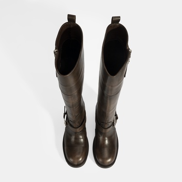  Kadın Kahve Metal Toka Detaylı Deri Çizme