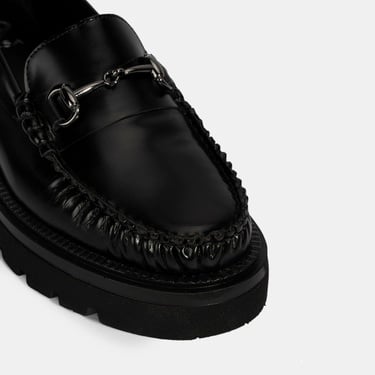  Kadın Siyah Metal Toka Detaylı Deri Loafer