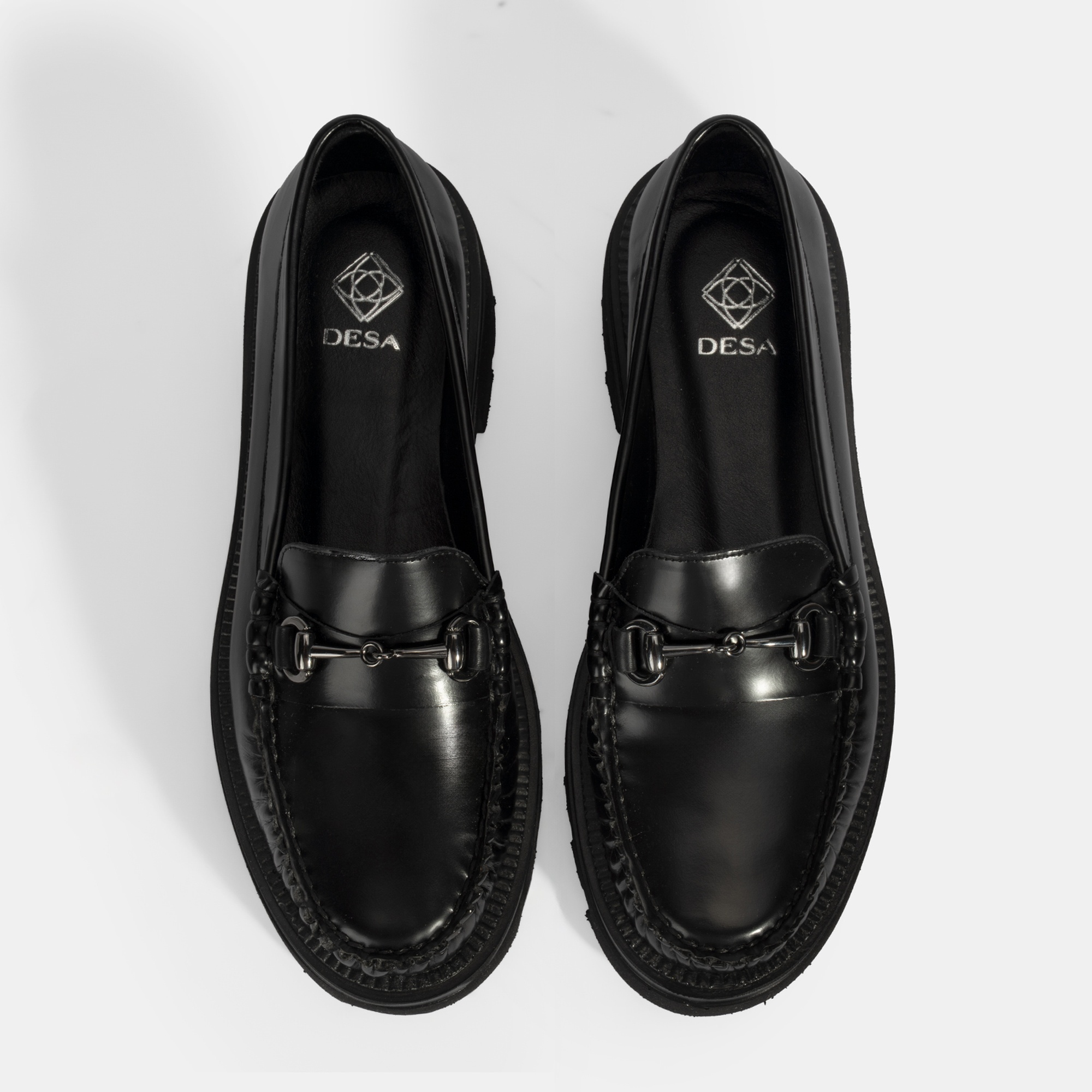 Kadın Siyah Metal Toka Detaylı Deri Loafer