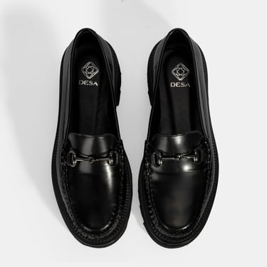  Kadın Siyah Metal Toka Detaylı Deri Loafer