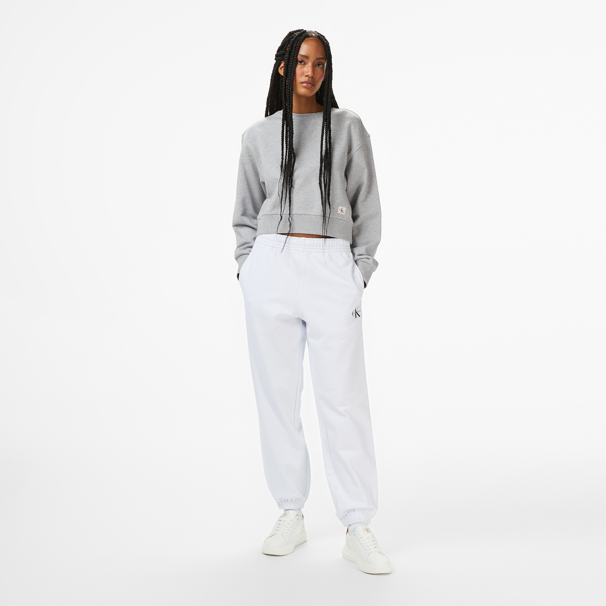 Calvin Klein Cropped Badge Logo Kadın Gri Sweatshirt