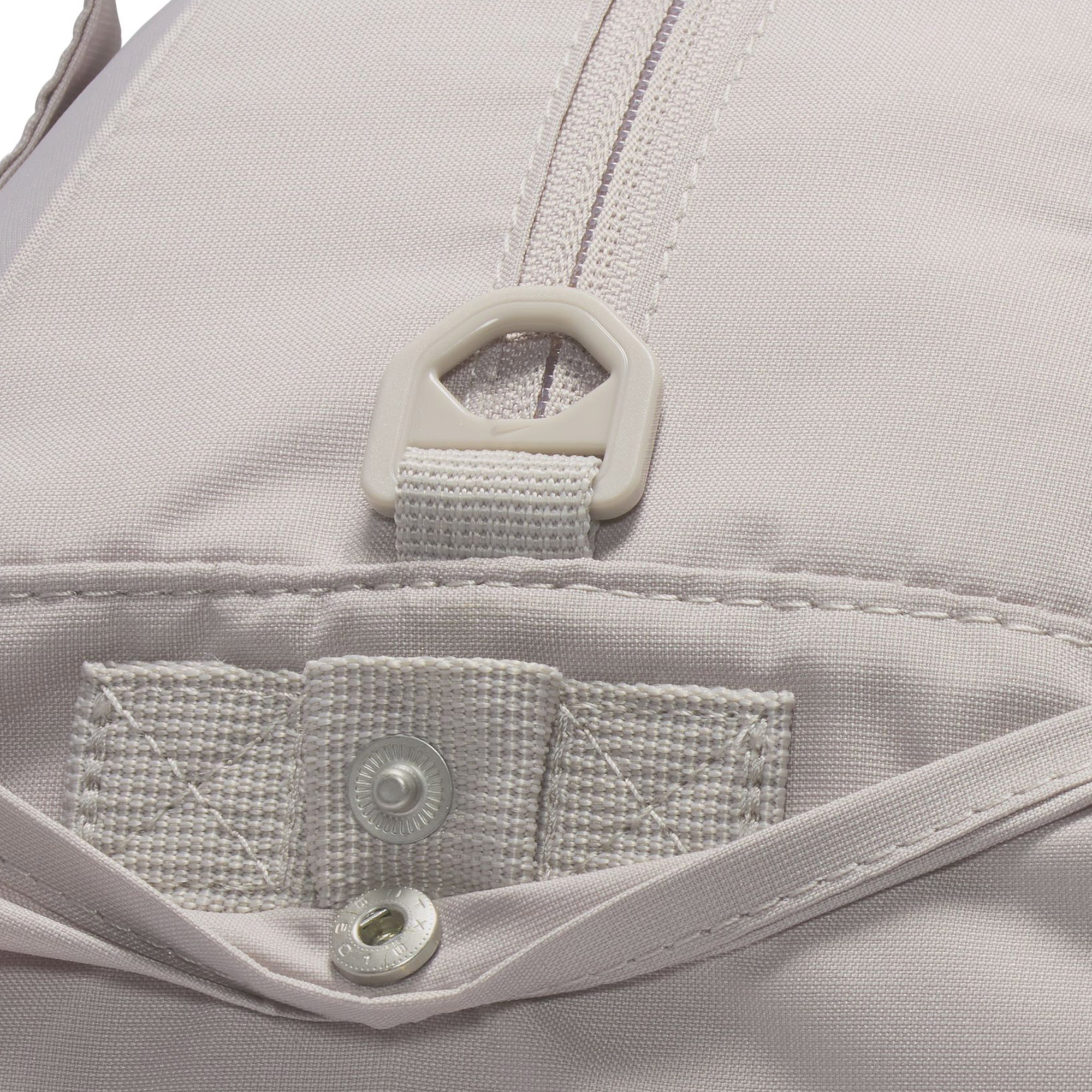 Nike Gym Club Kadın Gri Spor Çantası