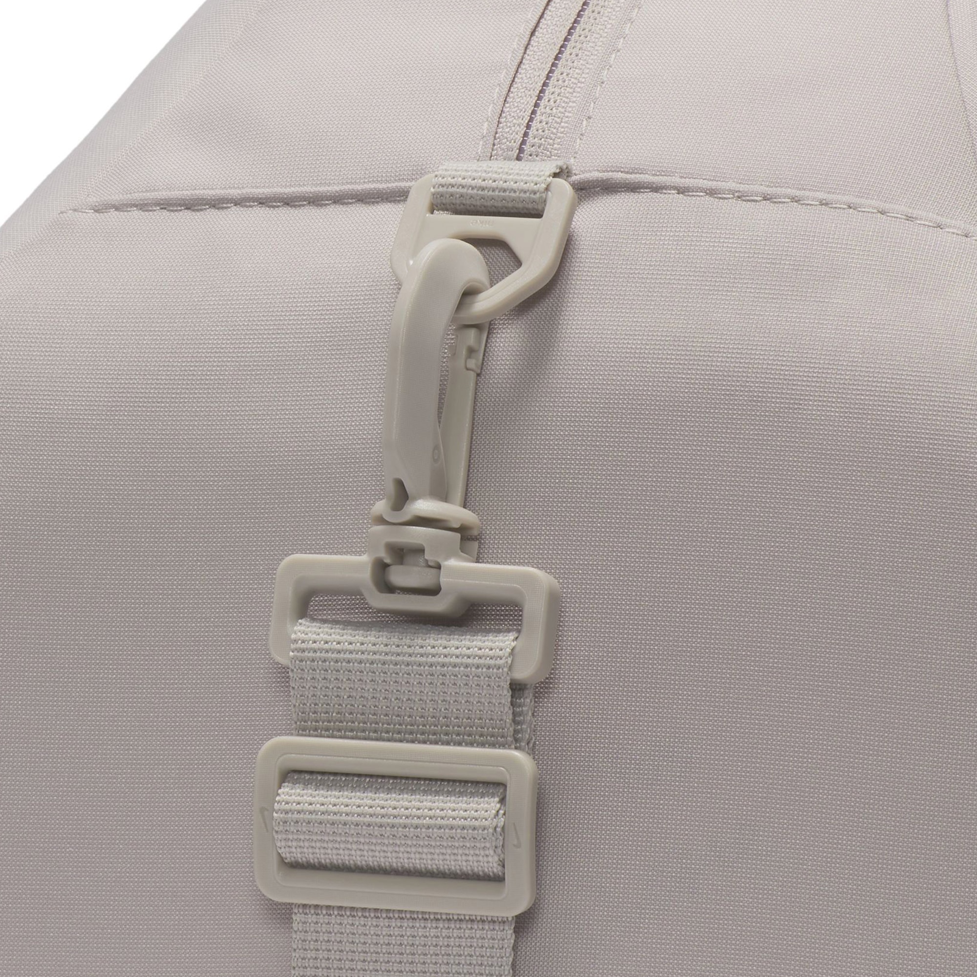 Nike Gym Club Kadın Gri Spor Çantası