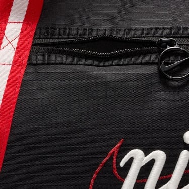  Nike Gym Club Retro Kadın Siyah Spor Çantası