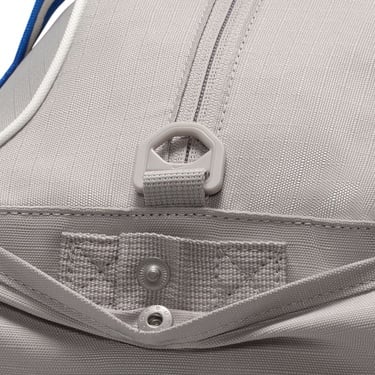  Nike Gym Club Retro Kadın Gri Spor Çantası