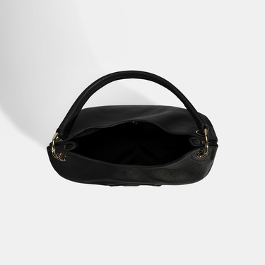  Kadın Siyah Logo Baskılı Deri Omuz Çantası