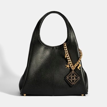  Kadın Siyah Charm Aksesuarlı Deri El Çantası