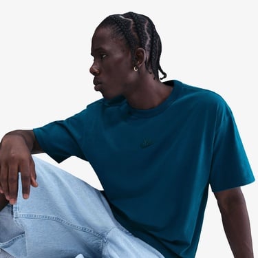  Nike Sportswear Premium Essentials Erkek Mavi T-Shirt