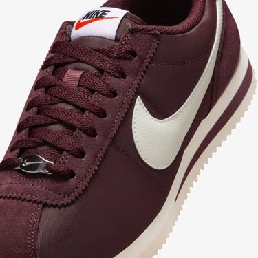  Nike Cortez Kadın Bordo Spor Ayakkabı