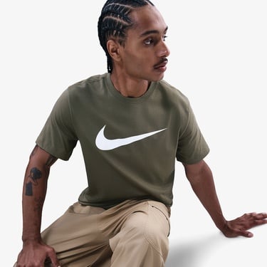  Nike Sportswear Icon Swoosh Erkek Haki T-Shirt