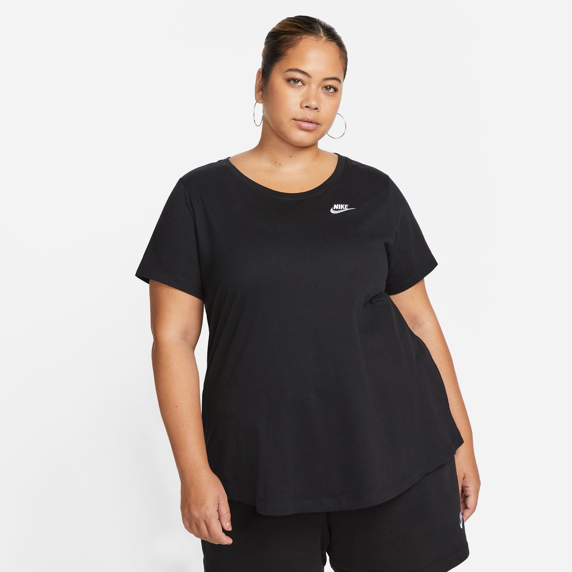 Nike Sportswear Club Essentials Kadın Siyah T-Shirt