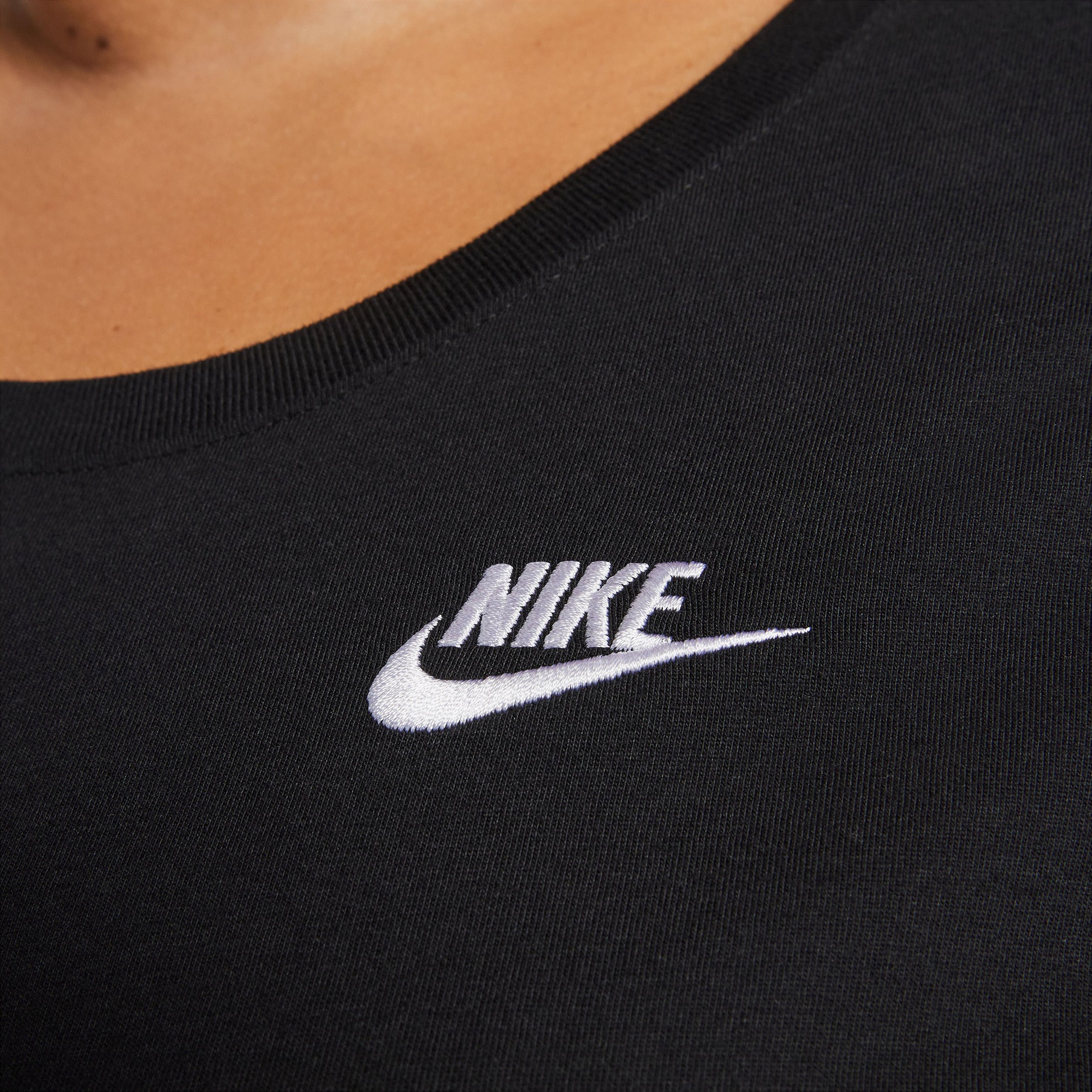 Nike Sportswear Club Essentials Kadın Siyah T-Shirt