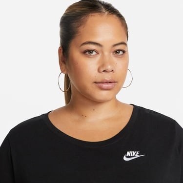 Nike Sportswear Club Essentials Kadın Siyah T-Shirt