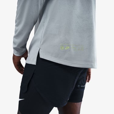  Nike Dri-Fit Stride Erkek Gri Uzun Kollu T-Shirt