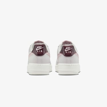  Nike Air Force 1 '07 Kadın Beyaz Spor Ayakkabı