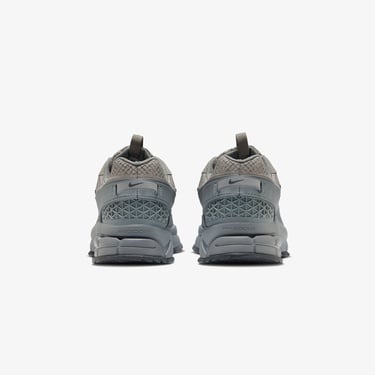  Nike Zoom Vomero Roam Erkek Gri Spor Ayakkabı