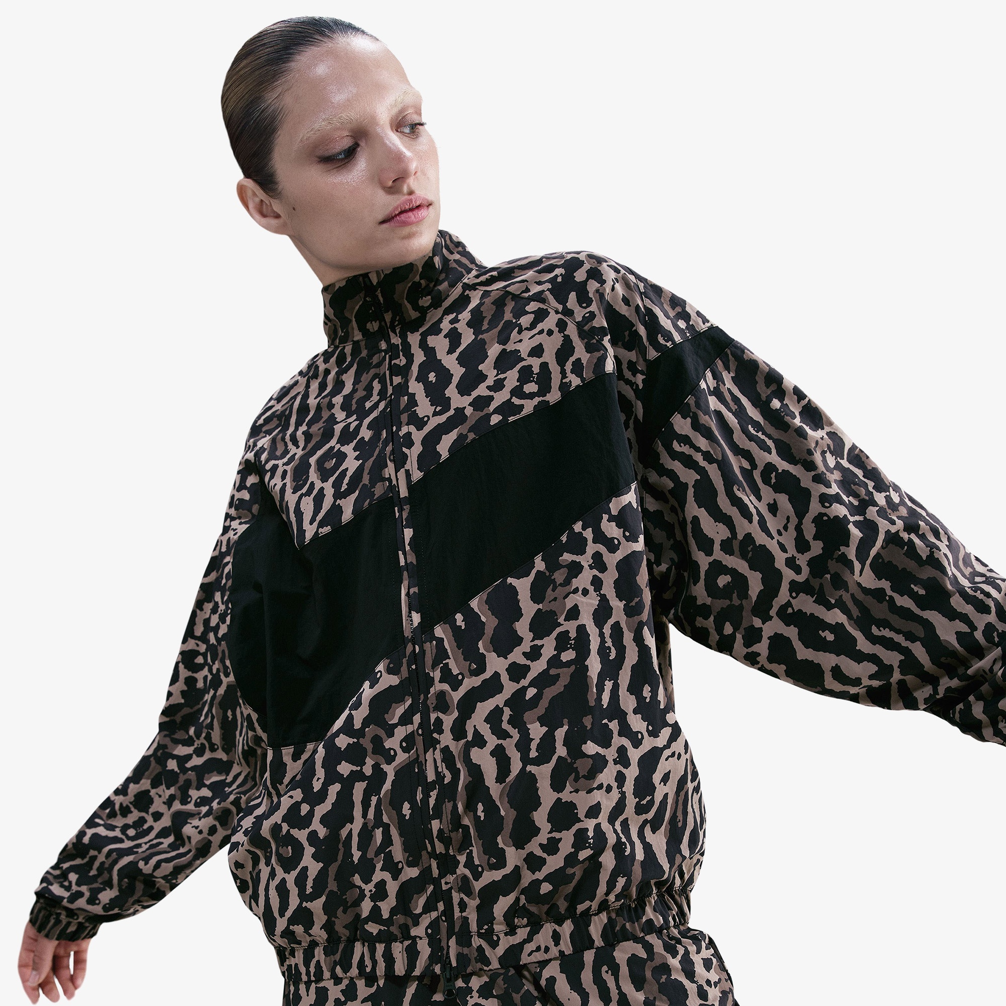 Nike Sportswear Woven Printed Kadın Siyah Ceket