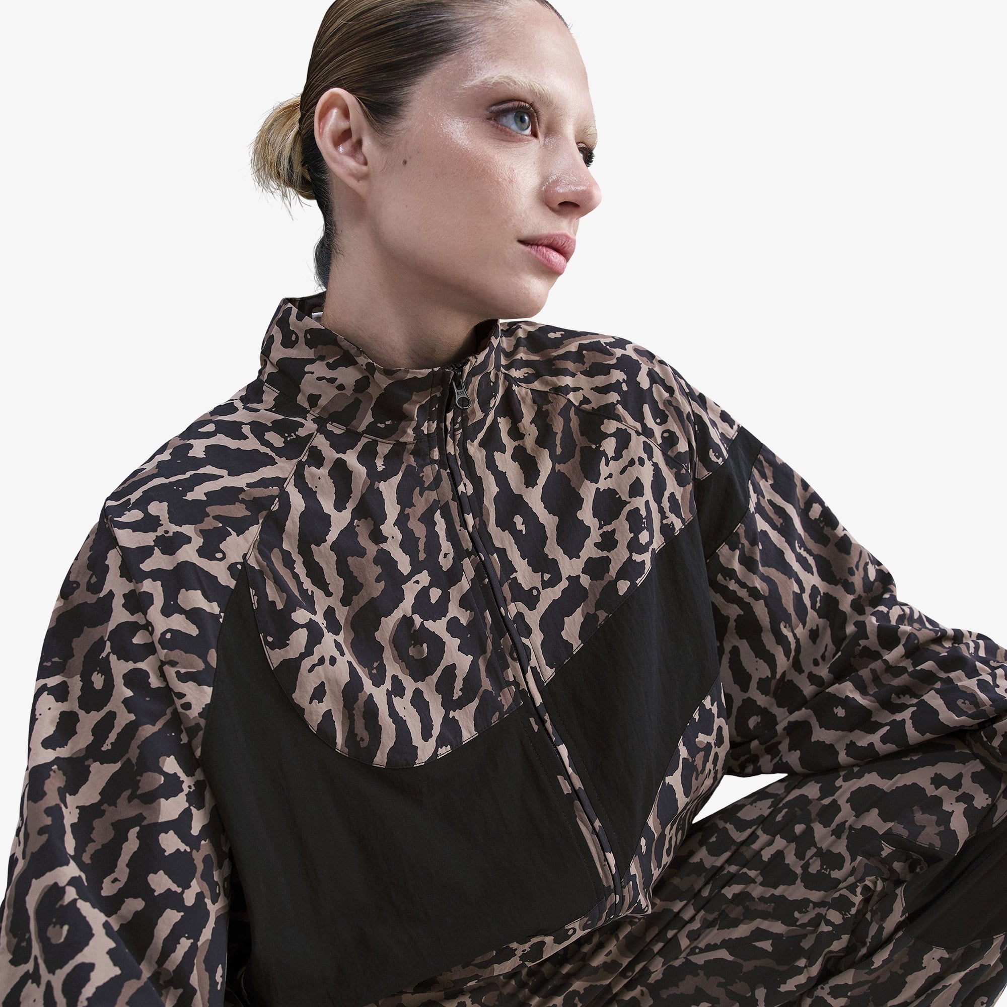 Nike Sportswear Woven Printed Kadın Siyah Ceket