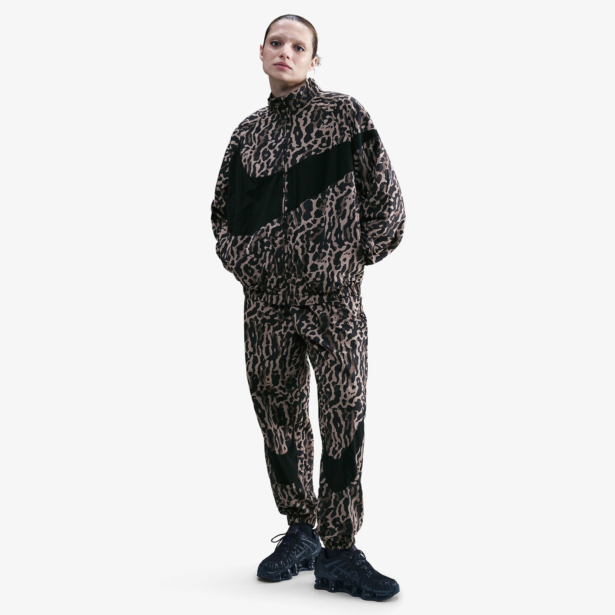 Nike Sportswear Woven Printed Kadın Siyah Ceket