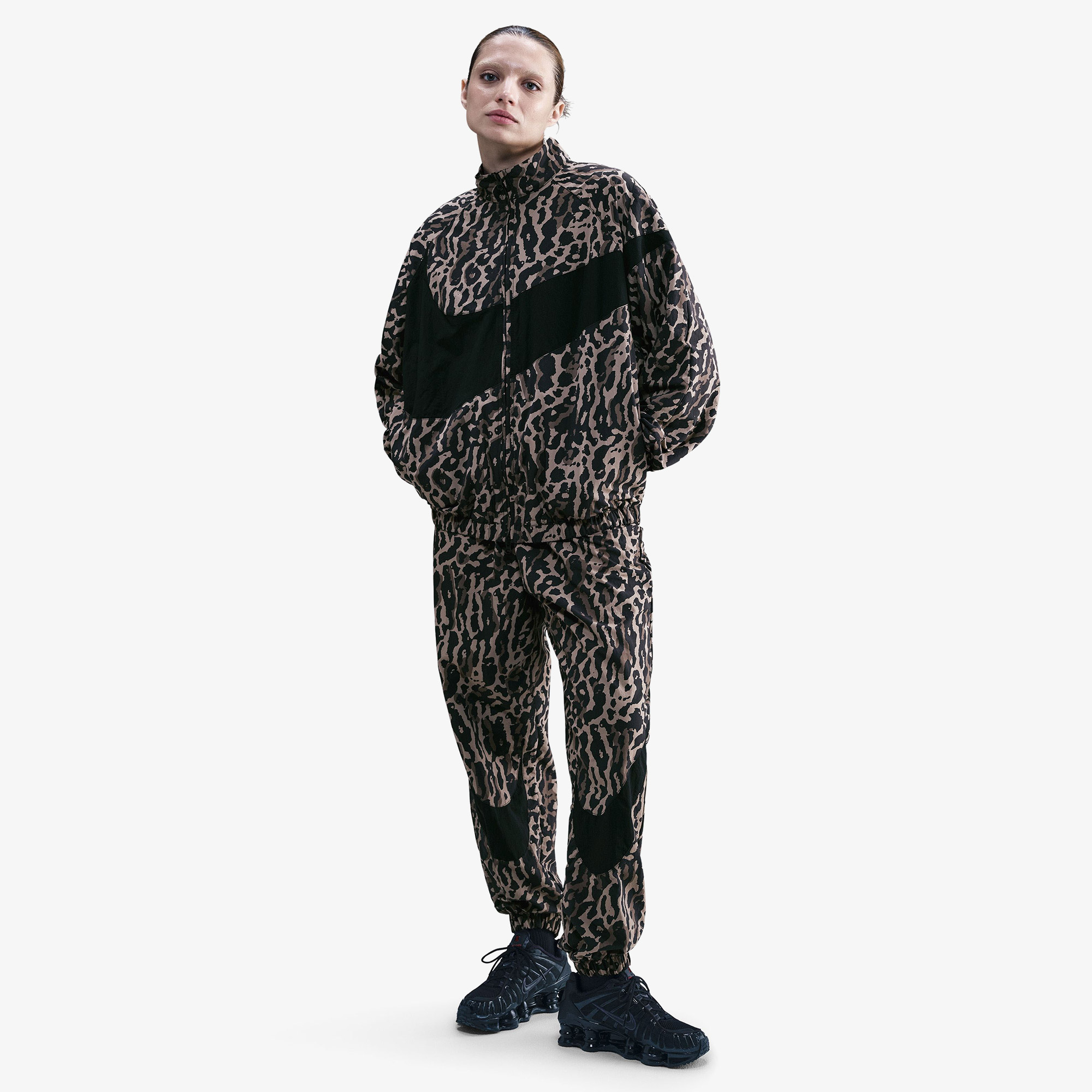  Nike Sportswear Woven Printed Kadın Siyah Ceket