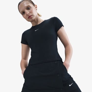  Nike Sportswear Kadın Siyah Crop T-Shirt