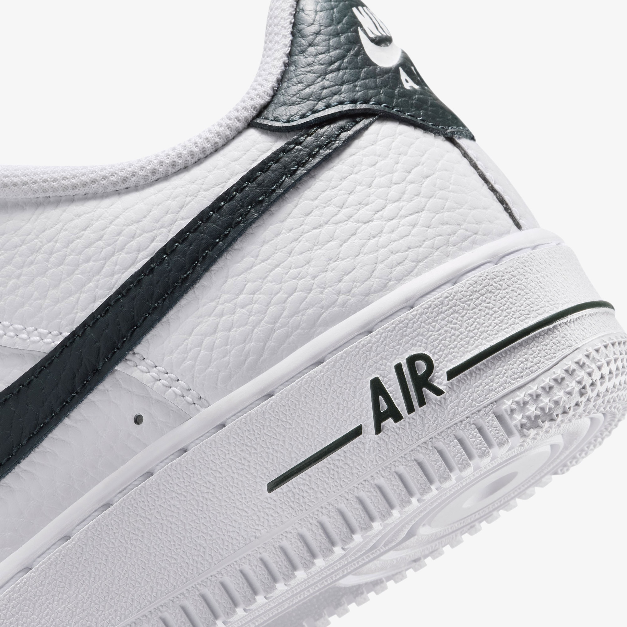 Nike Air Force 1 Genç Çocuk Beyaz Spor Ayakkabı