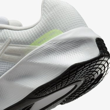  Nike Metro Kadın Beyaz Spor Ayakkabı