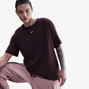  Nike Sportswear Essential Kadın Bordo T-Shirt