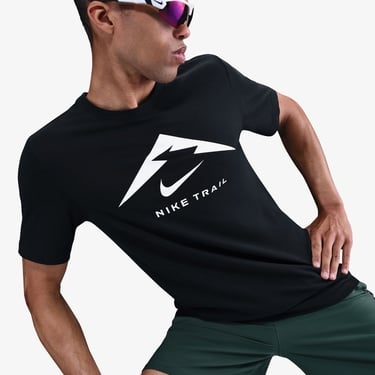  Nike Dri-Fit Trail Logo Erkek Siyah T-Shirt