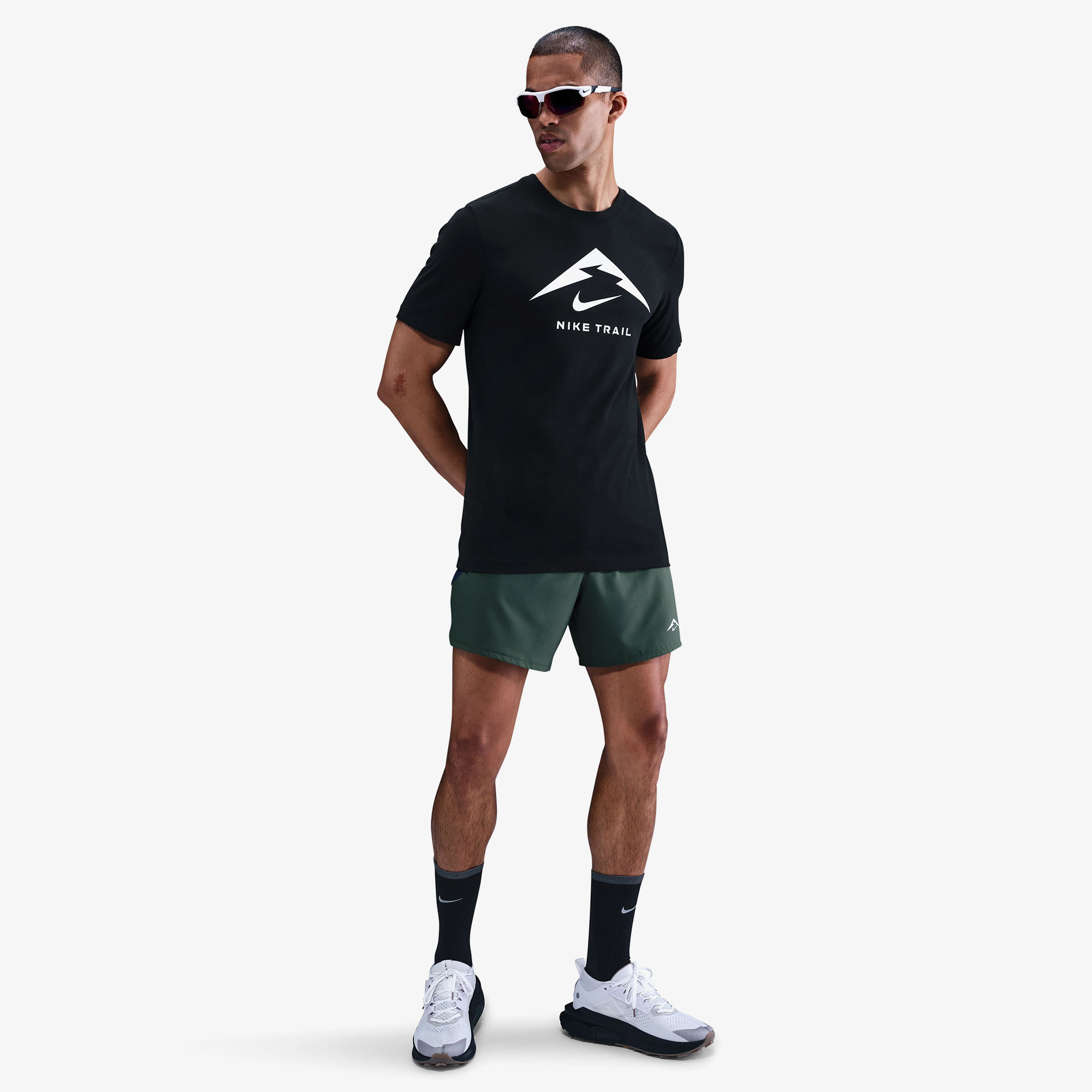  Nike Dri-Fit Trail Logo Erkek Siyah T-Shirt