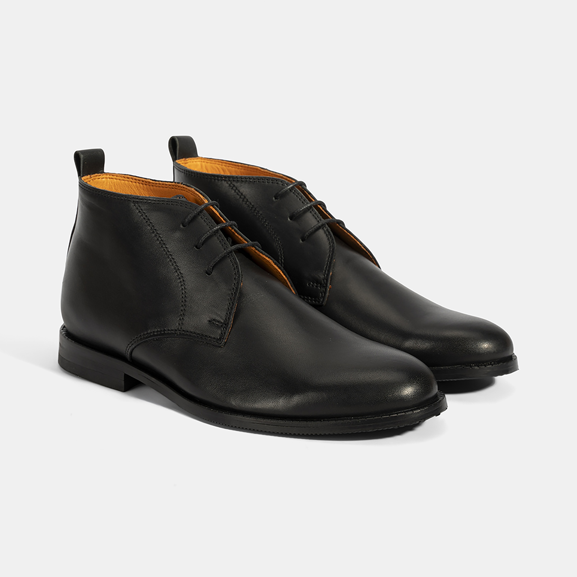 Kadın Turuncu Astar Detaylı Siyah Deri Bot